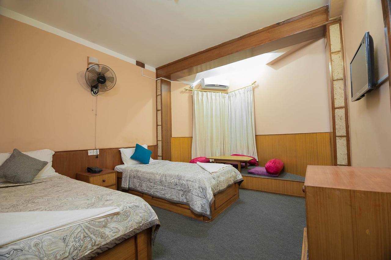 Hotel Candle Inn Pokhara Exterior photo